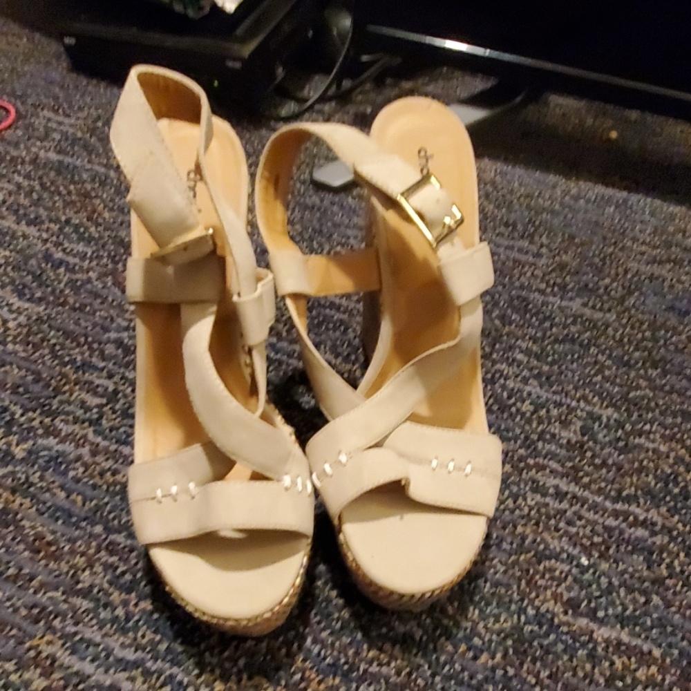 Cream Wedge